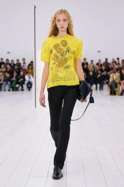 Look 28